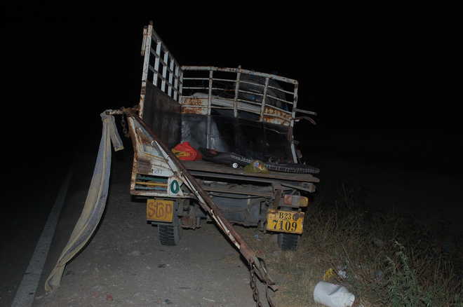 Two killed, 7 injured in road mishap