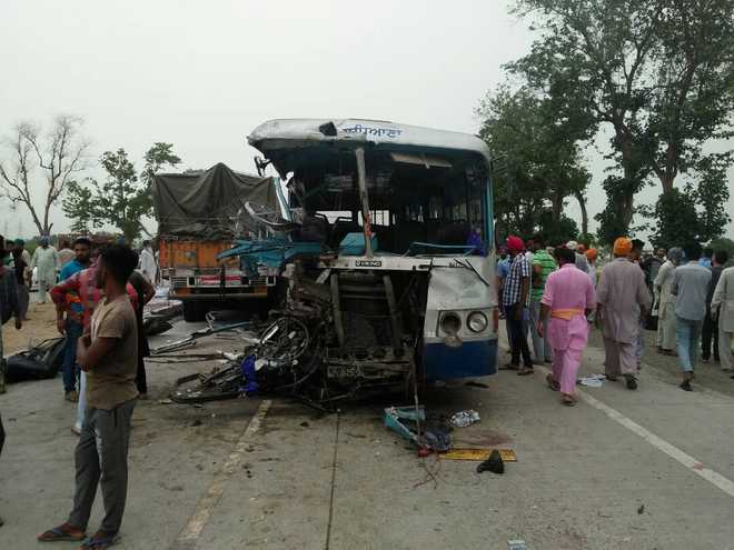 11 killed, 27 injured in two road accidents in Punjab