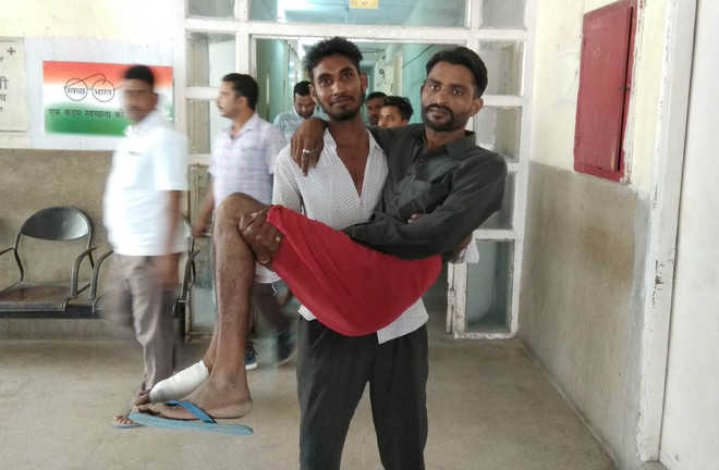 Kin find no other way but to carry patient in their arms