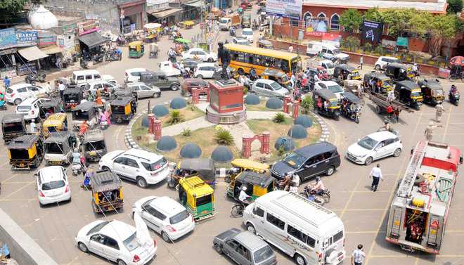 Monetary, health costs of traffic jams residents pay