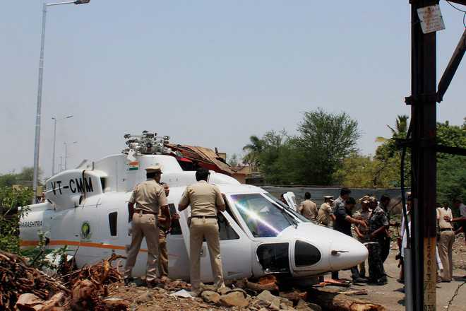 Maharashtra CM has narrow escape as chopper crash-lands