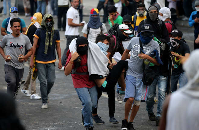 Clashes break out again in Venezuela as protesters seek press freedom