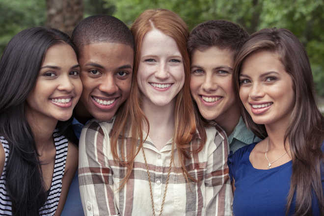 Faces of friends look happier than those of strangers: study