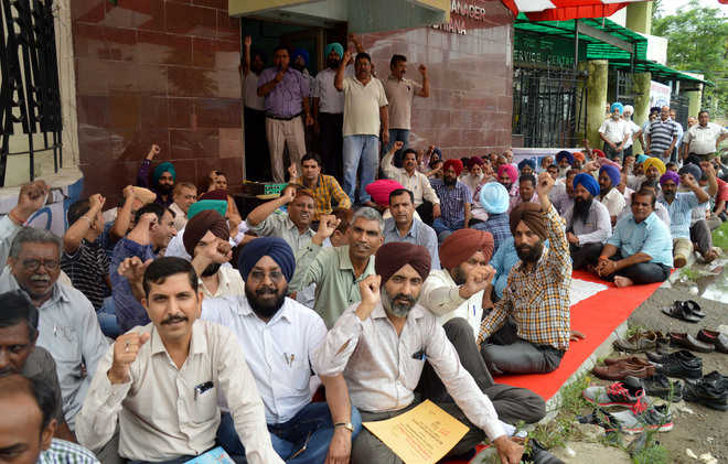 BSNL employees want wage hike