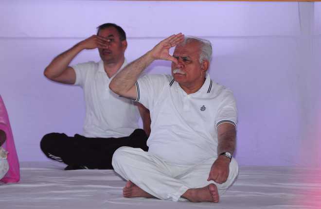 Khattar lauds Modi’s efforts to make Yoga Day international event
