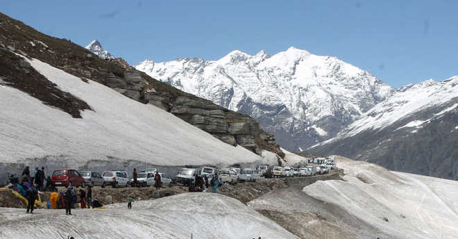 NGT relaxes restriction on tourist vehicles to Rohtang Pass