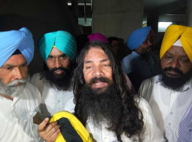 Tossed turbans in Punjab Assembly bring AAP, SAD MLAs together for common cause