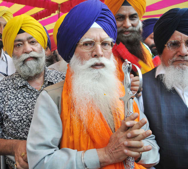 SGPC president condemns tossing of turbans in Punjab Assembly