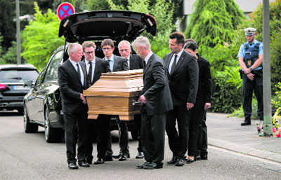 Kohl family spat blots mourning