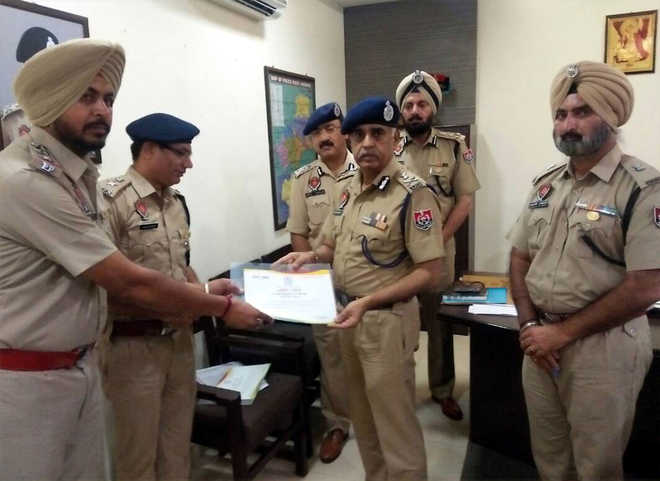 DGP visits Khanna, asks officials to solve pending murder cases