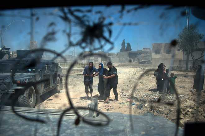 Iraqi troops capture Mosul neighbourhood from IS
