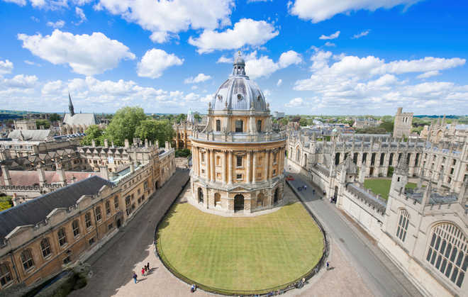 Oxford University students campaign to ban ‘elitist’ gowns