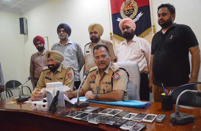 Gang of chain snatchers busted, five arrested