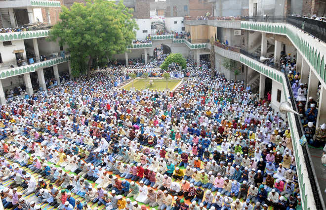 Special prayers to celebrate Eid held in city