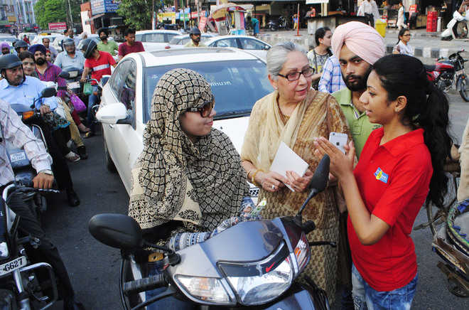 Volunteers come out to manage traffic in city