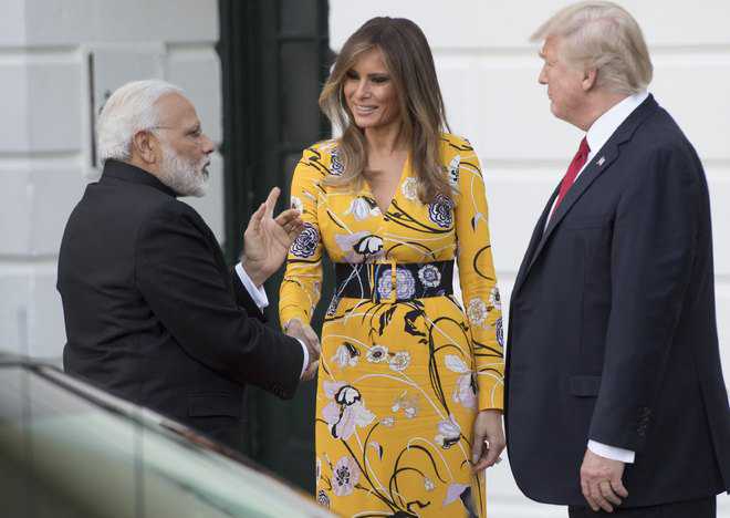 In a floral dress, Melania  greets Modi