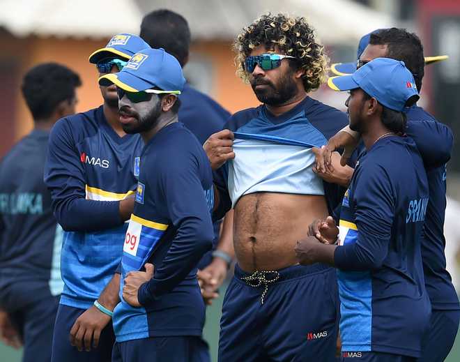 Sri Lanka players told to get fit or get out