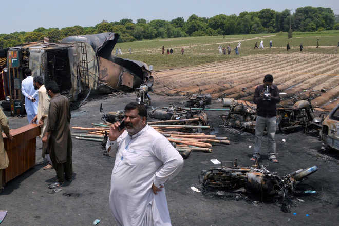 Death toll rises to 175 in Pakistan oil tanker fire