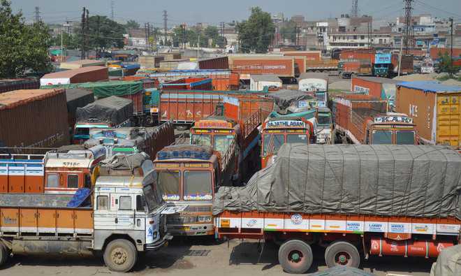 Disbanding of unions: Truck operators in Punjab to stay off road on Sunday