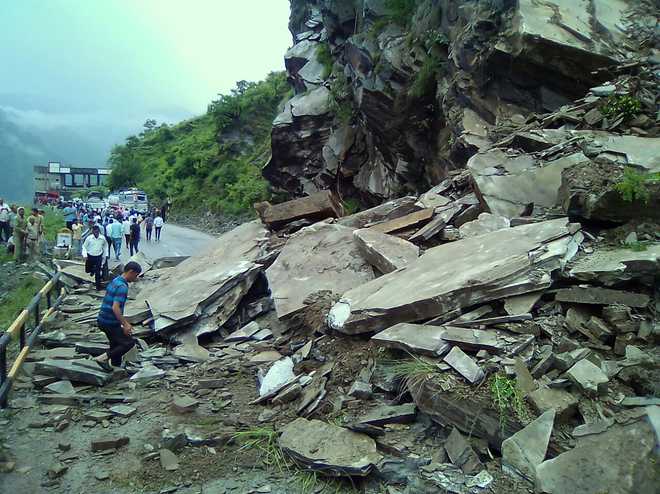 Chandigarh-Manali highway blocked near Pandoh in Mandi dist