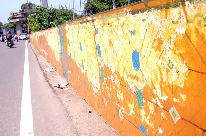 Rains make wall paintings fade in city