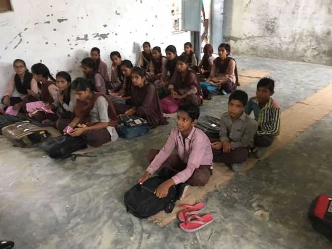 This Panipat school has no desks