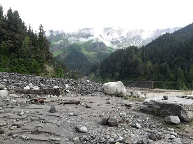 Road to Rohtang tunnel washed away