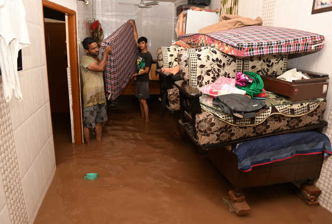 Water enters houses in P’kula