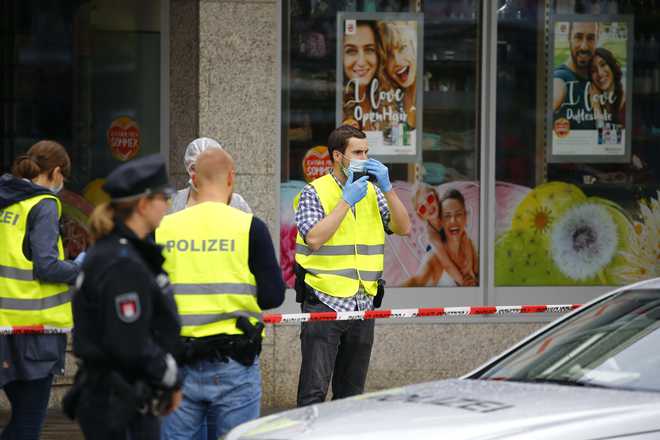 One dead, 4 injured in Hamburg supermarket knife attack
