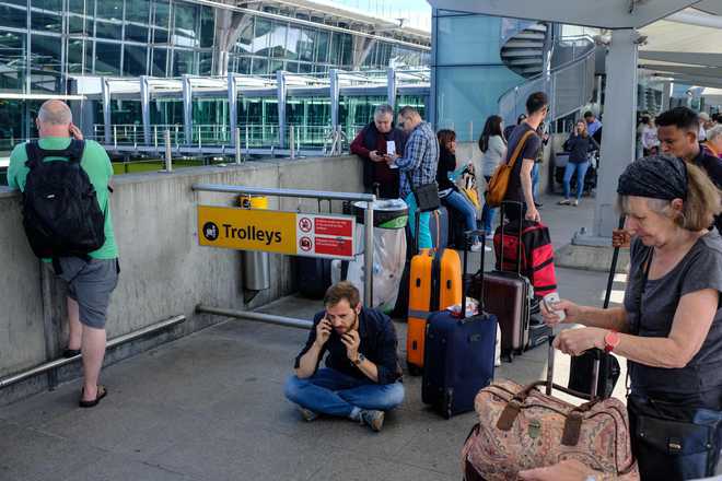 UK to scrap ''outdated'' landing cards for Indians, others - The Tribune