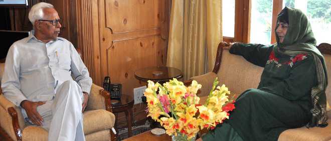 CM Briefs Governor On Art 35A : The Tribune India