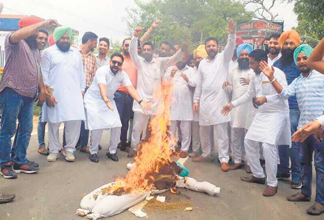 Youth Congress activists protest attack on Rahul