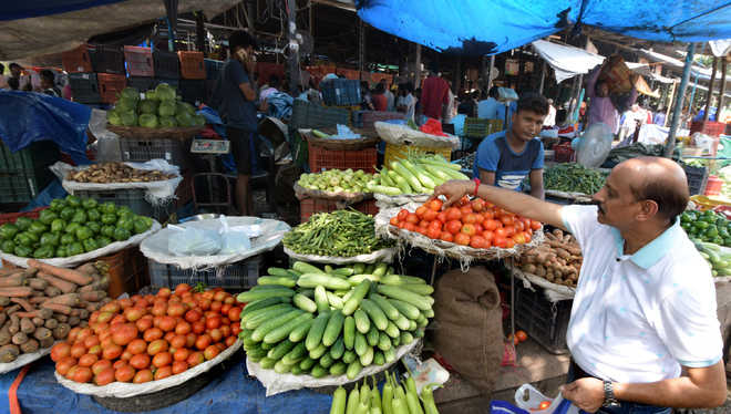 Vegetable, fruit prices remain high, traders blame it on rain