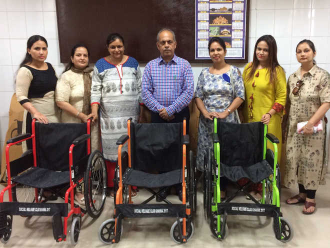 Khanna club donates wheelchairs
