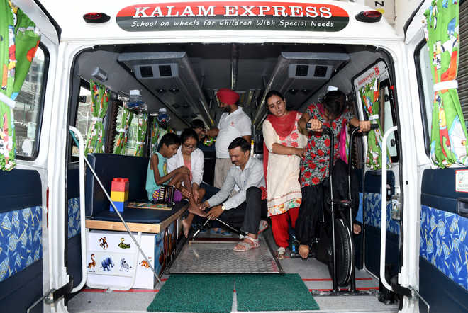 Not just education, Kalam Express is rendering medical help too