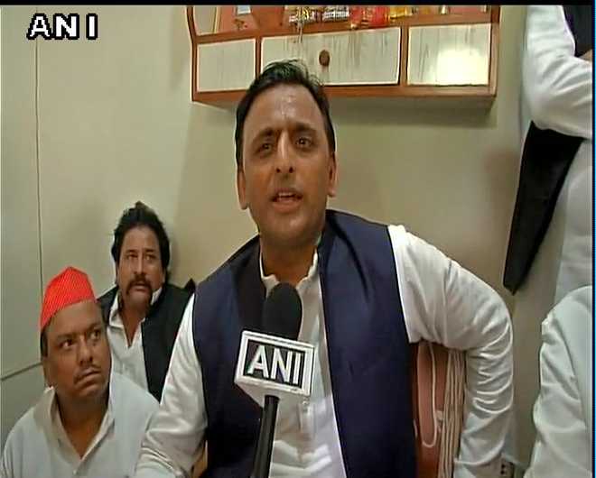 Police detain briefly Akhilesh Yadav on way to attend protest rally