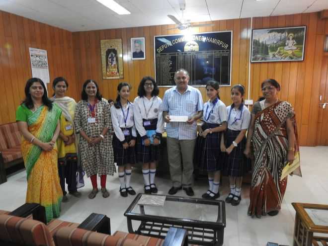 Hamirpur students donate money to Red Cross society
