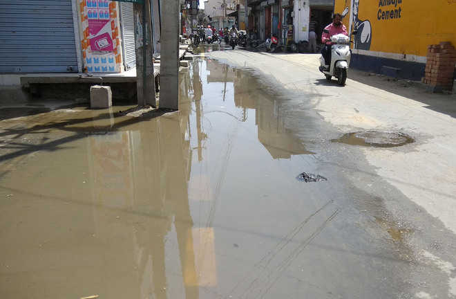 Overflowing sewage a bane in Pratap Nagar