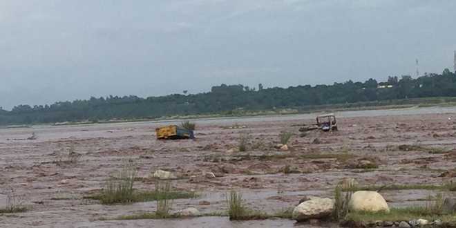 7 mining workers trapped in rising Yamuna, rescued
