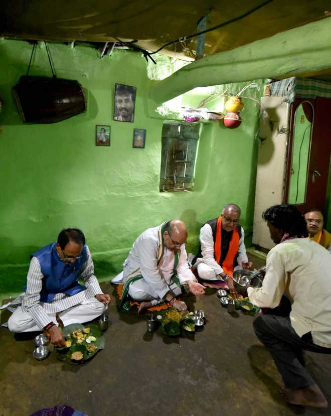 Amit Shah eats lunch at tribal party worker''s house in MP