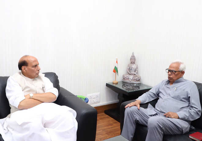 Governor meets Rajnath, discusses Valley situation