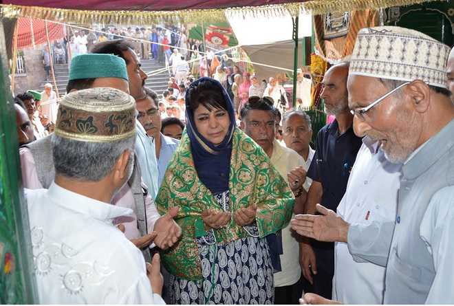 CM reviews Urs facilities at Shah-e-Hamdan shrine