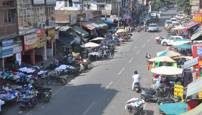 Unabated encroachment on Link road irks traders, commuters