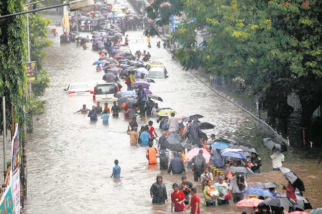 Heaviest rain in 12 yrs swamps Mumbai : The Tribune India