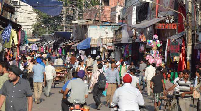 Encroachments choke Chaura Bazar : The Tribune India