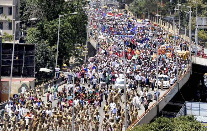 Hundreds protest journalist Lankesh’s murder in Bengaluru