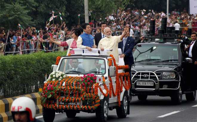 Modi, Abe hold road show of bonhomie