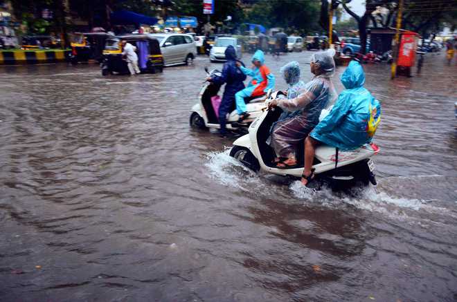 Heavy rain pounds Mumbai, flight operations hit