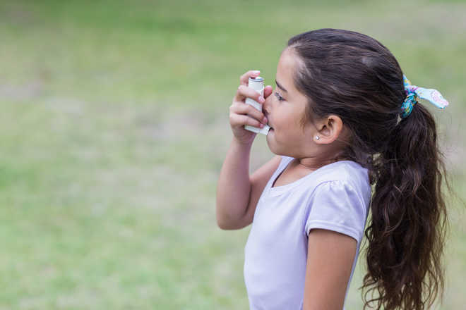 ''Exposure to pet allergens in infancy may cut asthma risk''