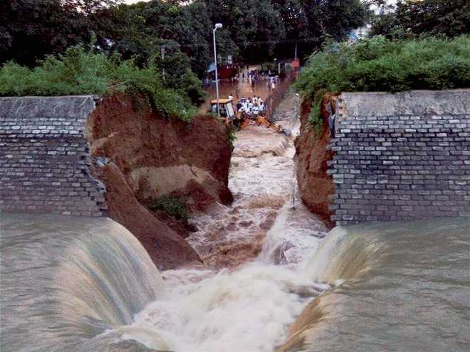 Canal wall in Bihar collapses day before inauguration by CM Nitish Kumar
